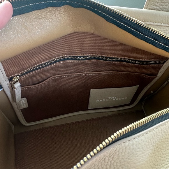 Marc Jacobs The Leather Medium Tote Bag in Twine - Picture 8 of 12